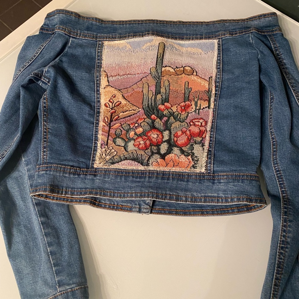 Vintage hippie embroidered off the shoulder denim jean jacket size small